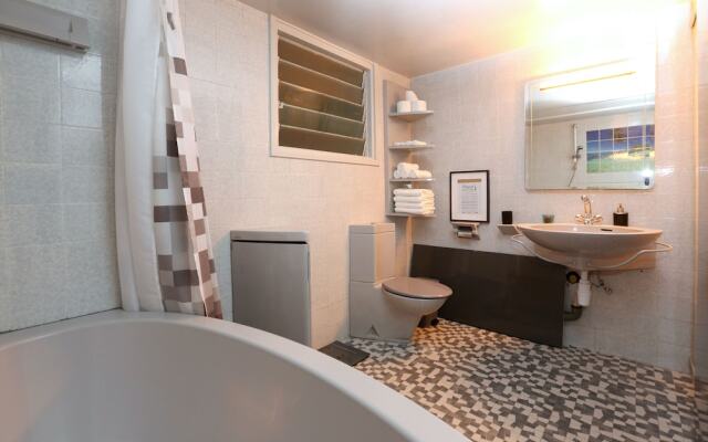 The Bridge-House Apartment