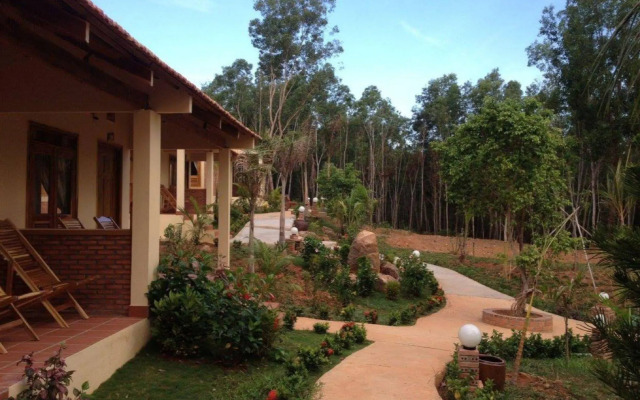 Thuyhouse Resort