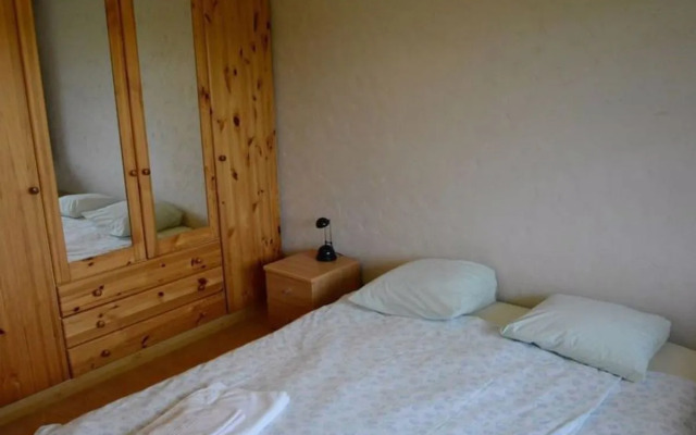 Henry (Hochparterre)