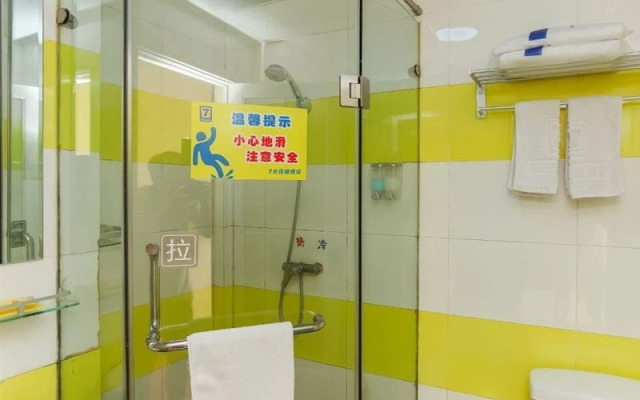 Home Inn UP Huaxuan Smart Travel Hotel (Donghai Pedestrian Street High-speed Railway Station)