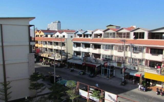 Pagoda Apartments & Hostel