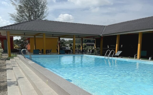 Capital O 90949 Pelangi Beach Resort Mersing