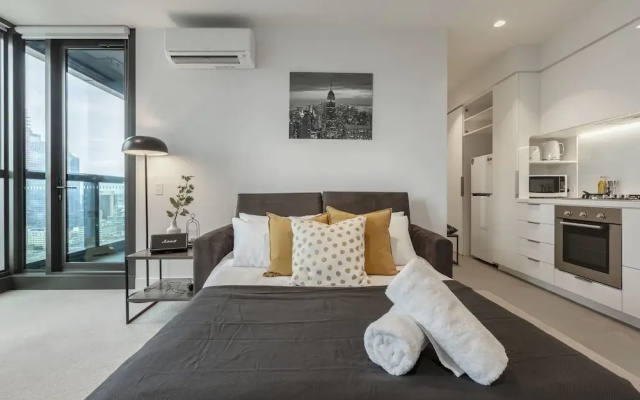 Trendy Melbourne 2 Bedroom Apartment by BnB Pro