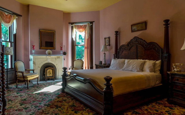 Steele Mansion