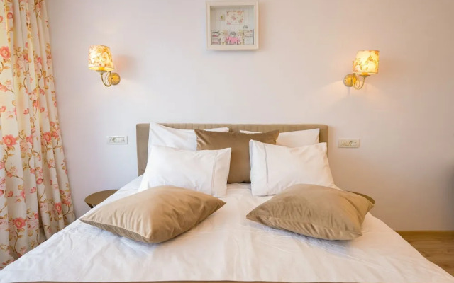 Tres Chic Studio - Victoria Avenue