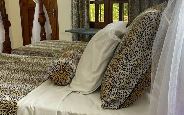 Lux Suites Tembo Court Apartments
