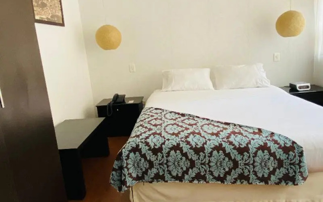 Hotel Retiro 84 by MIJ