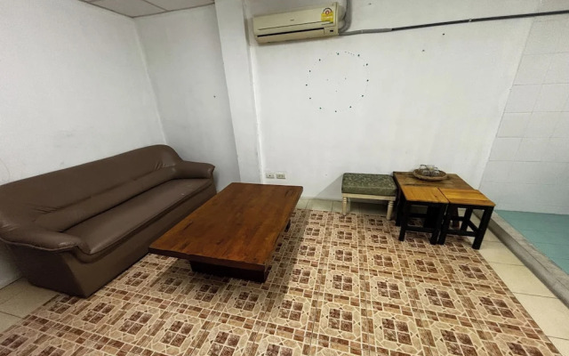 Sukhum Sukhumvit-Onnut Guest House