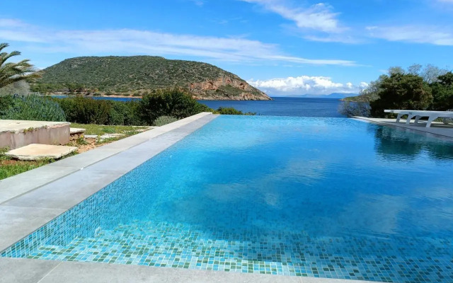 Summer Villa in Porto Rafti