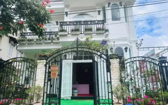 Infini - Rosemary Huong Thao