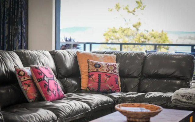 Waterfront Home - Gorgeous Views - 2 Bed