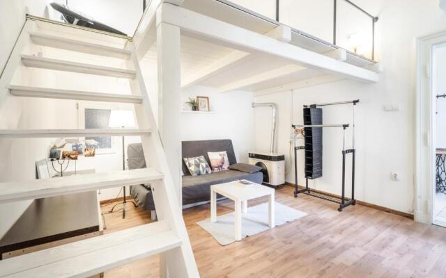 BpR Vinyl Style Studio Home with A/C