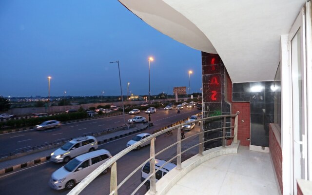 OYO 443 Hotel Lohias
