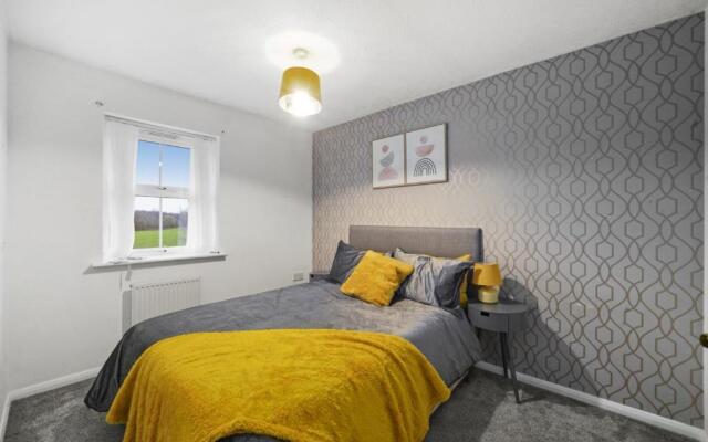 Tayberry Close Contractors & Leisure Apartment by Leecroft Stays