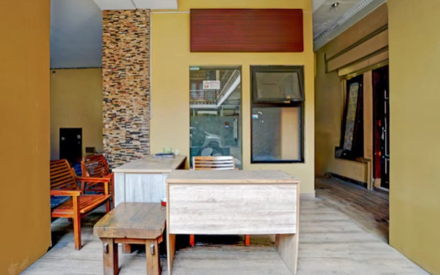 Hotel O Surabaya near Pelangi Park formerly D'best Kutisari