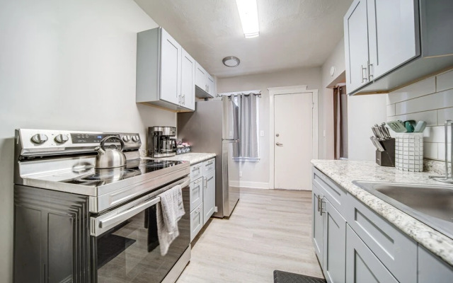 Pet-friendly Cleveland Townhome, 2 Mi to Downtown!