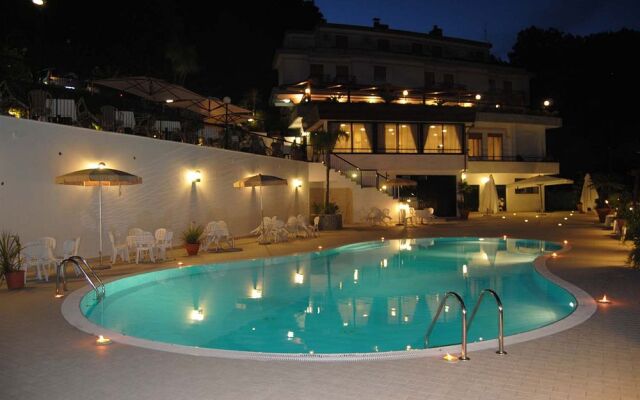 Hotel Pineta Ristorante Castello