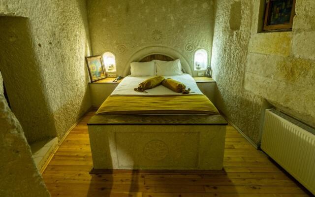 Elite Cave Suites