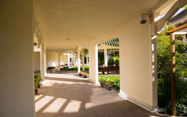 Huatian Chinagora Hotel