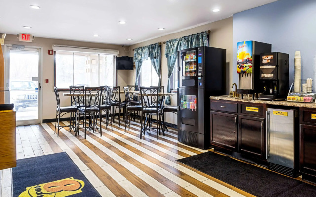 Super 8 by Wyndham Pittsburgh/Monroeville