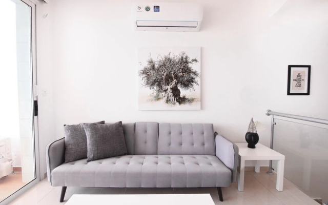 Phaedrus Living Beachfront Villa Morona