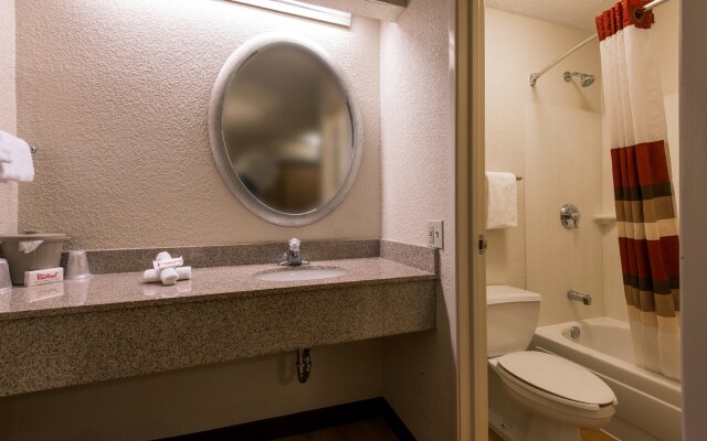 Red Roof Inn Cleveland - Westlake