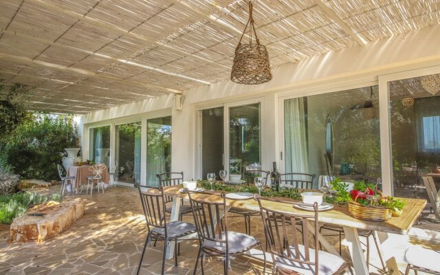 TD Il Vecchio Fienile Outdoor Kitchen with Pool View