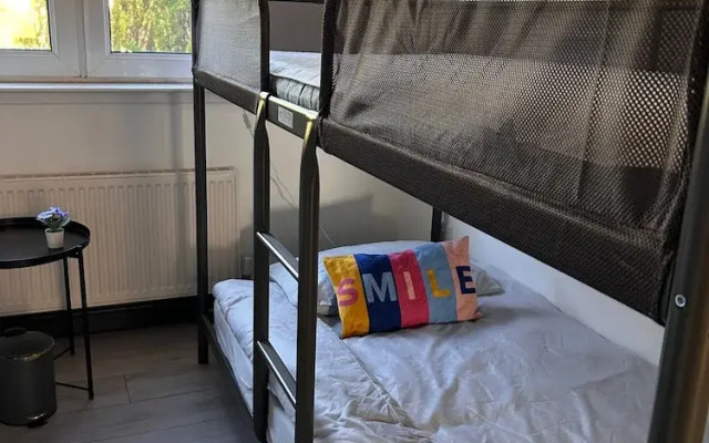 Modern Apartment-sleeps6-parking-seft Check in
