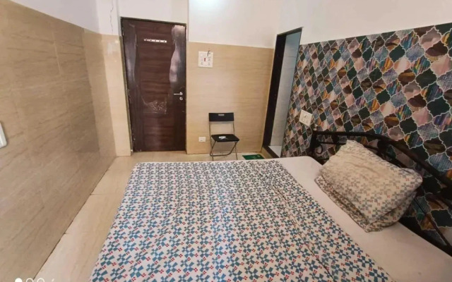 Oyo 700258 Raj Hotel