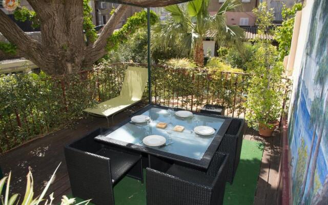 ALC - A523 - 4 min PALAIS AND BEACHES