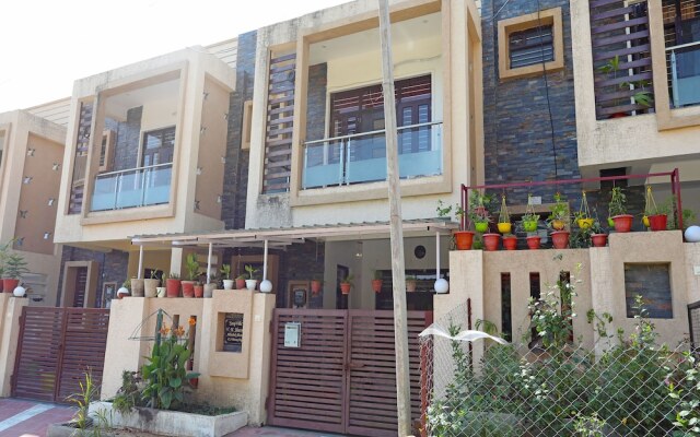 OYO 9777 Home Duplex Studio Airport Road