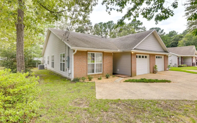 Tranquil Thomasville Retreat w/ Deck + Dining Area