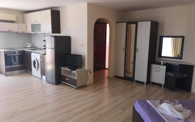 Rose Garden Omax Hotel Apartments