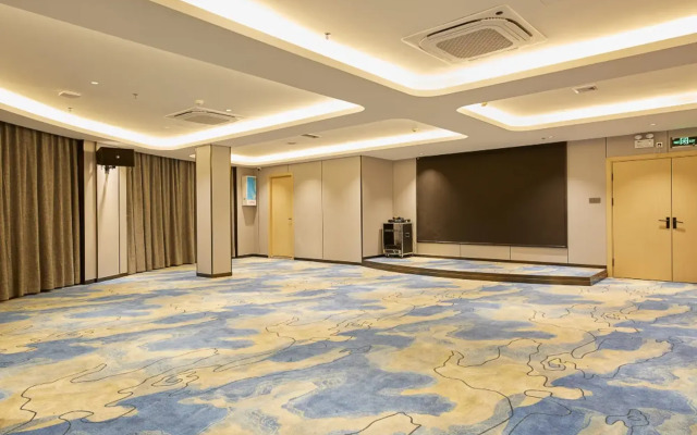 Funyard Select Hotel (Guangzhou Baiyun Airport Renhe Subway Station)