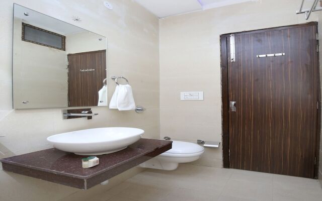 OYO 16341 Hotel C7
