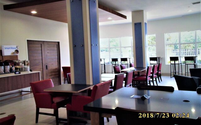 Holiday Inn Express Hotel & Suites Tampa-Fairgrounds-Casino by IHG