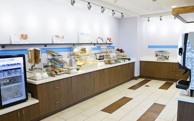 Holiday Inn Express & Suites Greenwood Mall by IHG