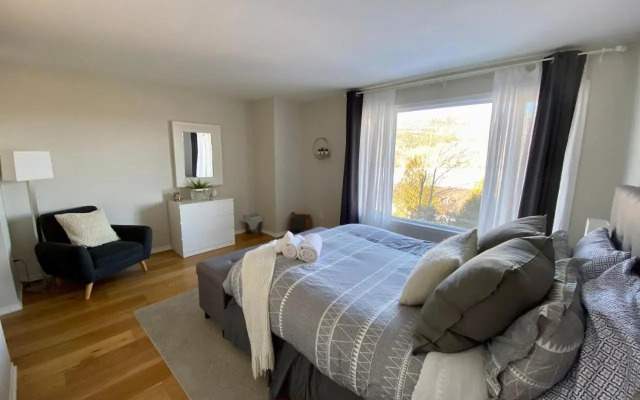 Mountain view fully renovated 6-8 people condo