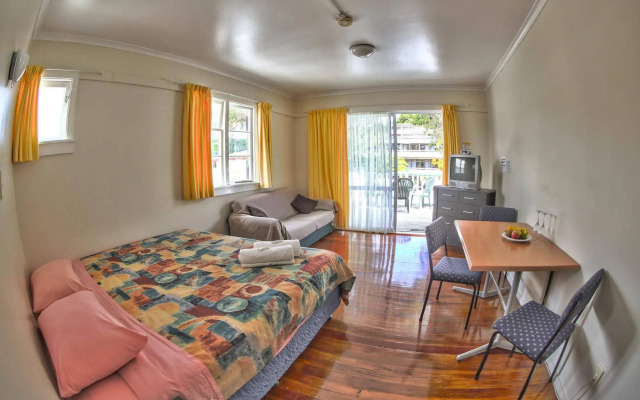 Centabay Lodge - Hostel