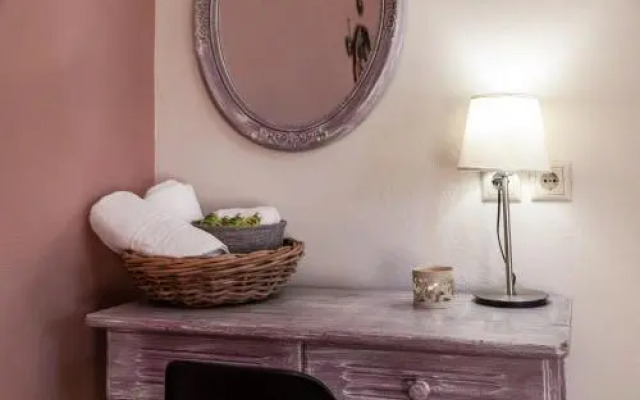 Jo Marinis Rooms