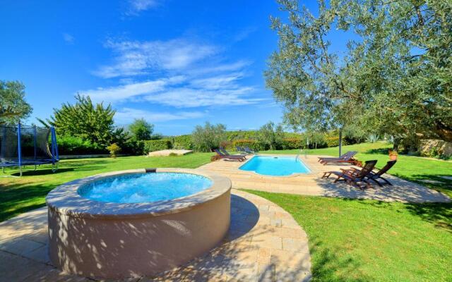 Apartment Villa Mare3 with pool, sea view and hydromassage
