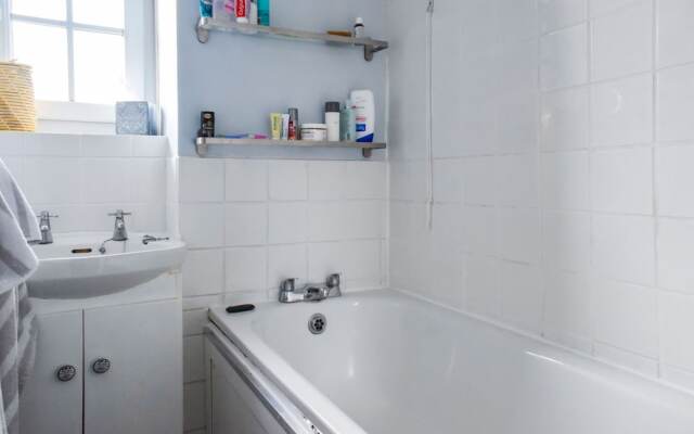 Charming 2 Bedroom Battersea Flat