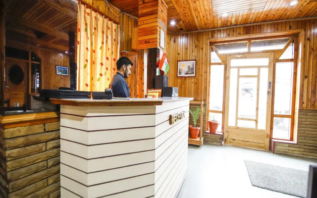 Oyo 18809 Mahamaya Palace