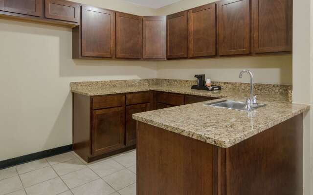 Quality Inn & Suites Roanoke - Fort Worth North