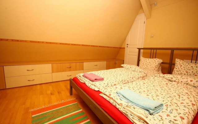 Pal's Hostel & Apartments