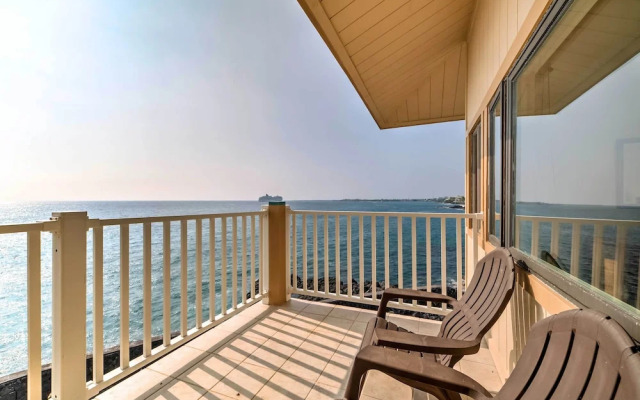 Oceanfront Kailua-kona Townhome w/ Pool & Views!