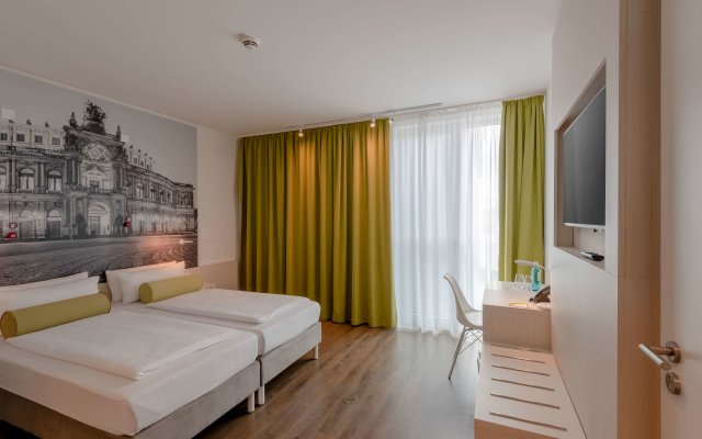 Super 8 by Wyndham Dresden