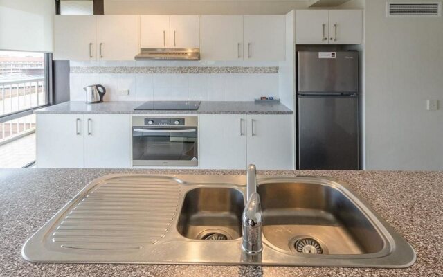 Central Hillcrest Apartment Hotel