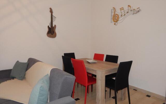 Cozy apartment for 3-6 people-Center Tripoli