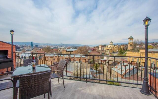 2BR Apt w terrace & stunning views